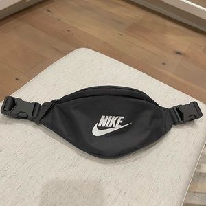 BRAND NEW Nike Heritage Dark Gray Waistpack